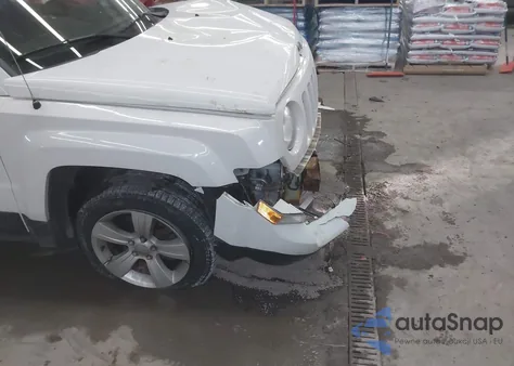 2015 Jeep Patriot Latitude из США, поврежденный, VIN 1C4NJRFBXFD188642